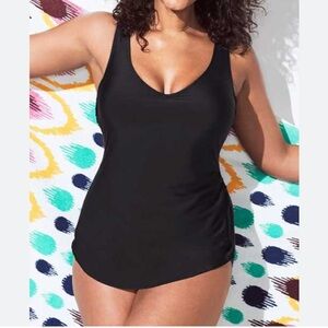 Gottex front skirted side swept ribbed one piece bathing suit black. Size 14.